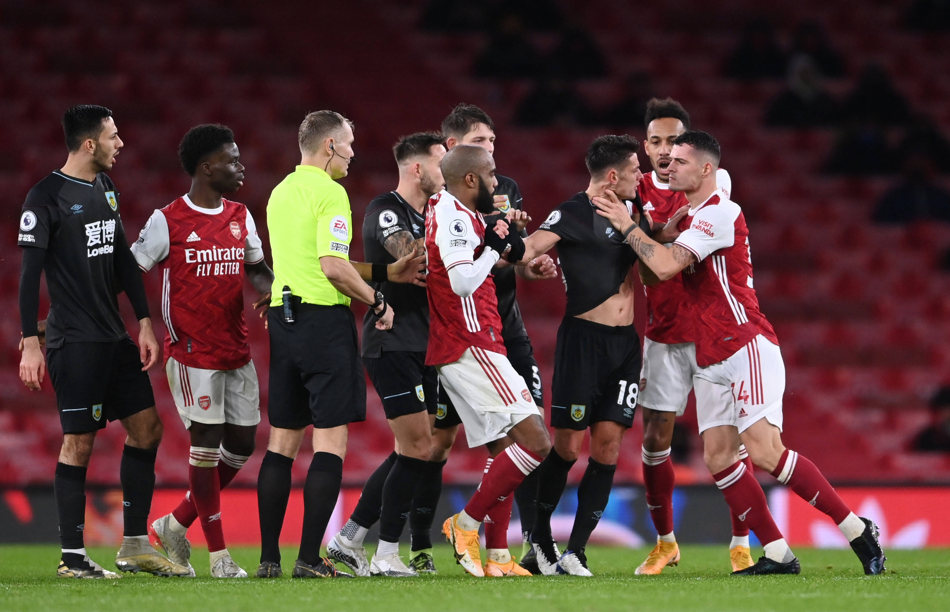 以突出他的 以突出他的